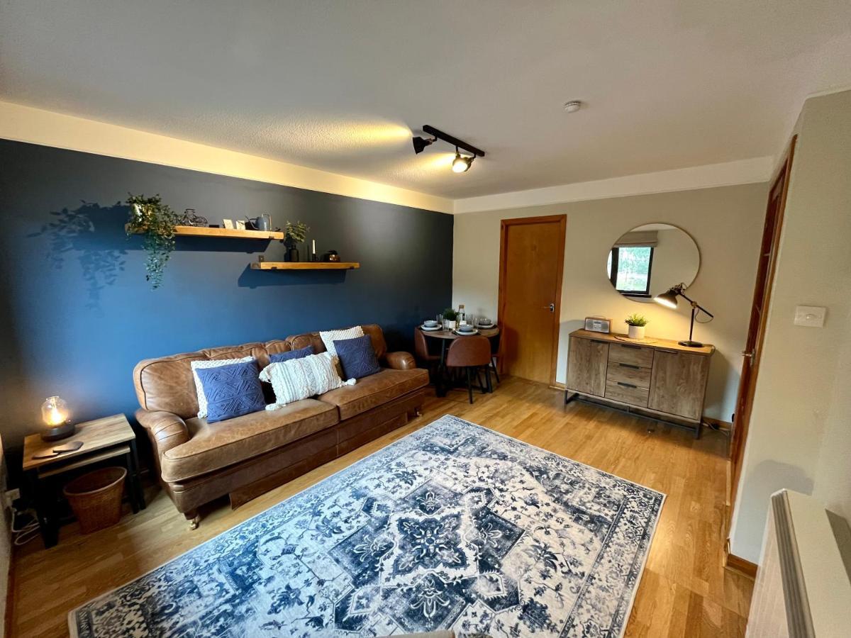 Apartment Comfortable, Modern With Parking. Inverness. Inverness
