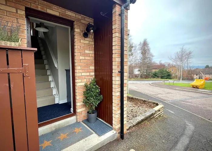 Comfortable, Modern Apartment With Parking. Inverness.