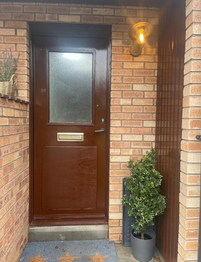 Comfortable, Modern With Parking. Inverness. *