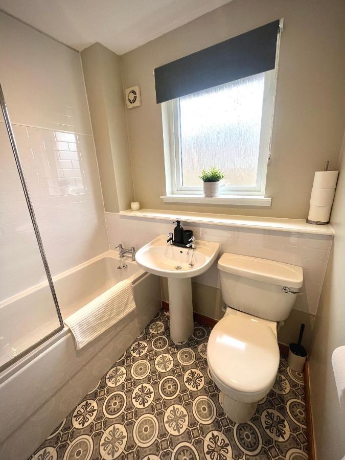 Apartment Comfortable, Modern With Parking. Inverness. Inverness