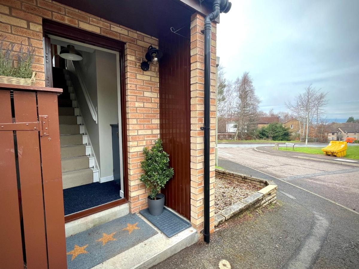 Apartment Comfortable, Modern With Parking. Inverness.