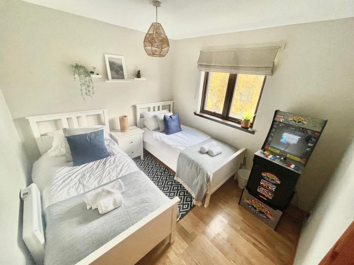 Comfortable, Modern With Parking. Inverness. * Inverness