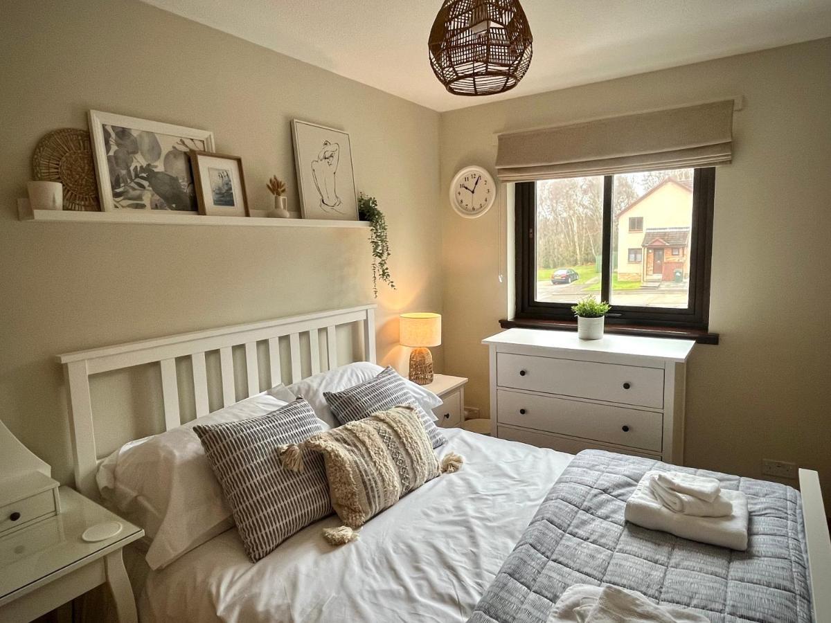 Comfortable, Modern With Parking. Inverness.